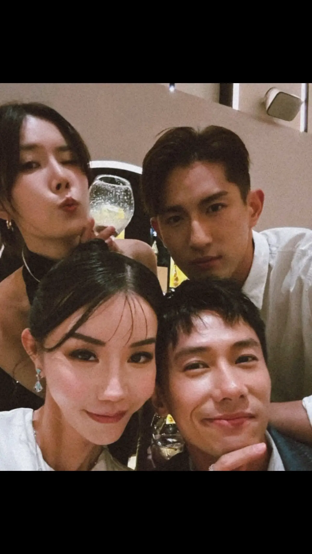 Friends fool around 🤣🤣 #carriewong #黄思恬 #fyp #friends 