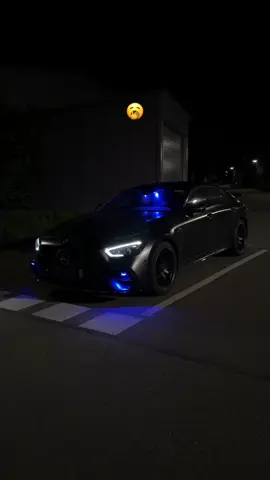 When police not there, everything legal habibi 🤭🚨 #flylights 