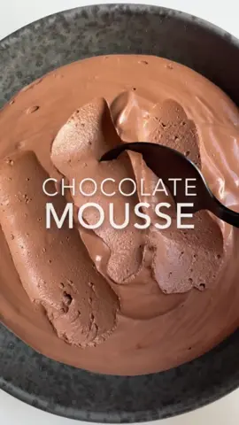 🤯🌱🍫 3-Ingredients Vegan Chocolate Mousse. Super FLUFFY, super tasty, super QUICK + easy. 👨‍🍳 Super Fluffy Chocolate Mousse 2.0 Recipe 4 Medjool dates, soft + pitted 4 oz (115 g) dairy-free dark chocolate (I used a sugar-free, too) 1 ½ cups (360 ml) plant-based milk . Protein Content Total: 24.57 g plant-based protein 80 g Medjool dates = 1.44 g protein 115 g chocolate = 10.35 g protein 360 g soy milk = 12.78 g protein . By @epicmintleaves . #chocolatemousse #vegan #EasyRecipe #dessert