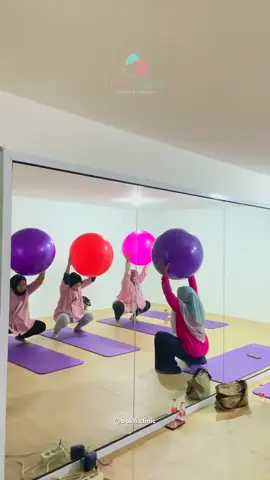 Halo #TemanBakti 🤗 Ibu-ibu, kelas Senam Hamil di Bakti Clinic ada 2 jenis lhoo! Ada kelas reguler atau kelas yang biasa para ibu ikuti, dan kelas edisi couple yang bisa ibu ikuti bersama Ayah. Wah seru banget kannn?! Daftar ke Admin ya bu minimal h-2 sebelum jadwal kelas yang telah tertera diatas. Sampai jumpa di Kelas Senam Hamil Bakti bu😍 _____________________________________________________ Klinik Utama 