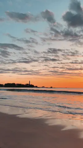 #fyp #santolobeachgarut #santolobeach #pantaisantolo #pantaisantolopameungpeukgarut #wisatagarut #placetogogarut #jelajahgarut #sunset #sunsetlover 