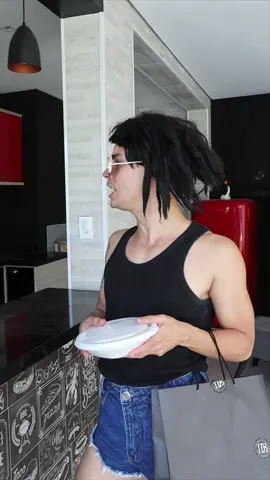 Fazendo uma reclamação aqui… 