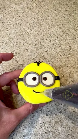 Minion Cupcake #cupcake #cupcakes #cake #minions #despicableme #illumination @Illumination’s Minions 