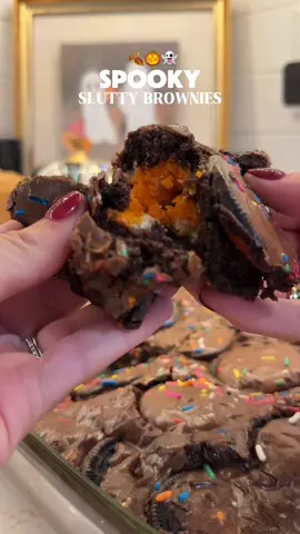 Whip up these **Spooky Slutty Brownies** for the ultimate Halloween treat! 🎃👻 Layers of rich brownie, Spooky Oreos, and ghost cookies make this easy dessert a must-try. Perfect for Halloween parties or a fun family baking night🍫🍪 #SluttyBrownies #spookyseason #HalloweenDesserts #EasyRecipes #Baking #FallBaking #ASMR #HalloweenTreats #SweetTooth #DessertInspo #BakeWithMe #HalloweenRecipes #BrownieLovers  #fallaesthetic #dessert #fyp #foryou 