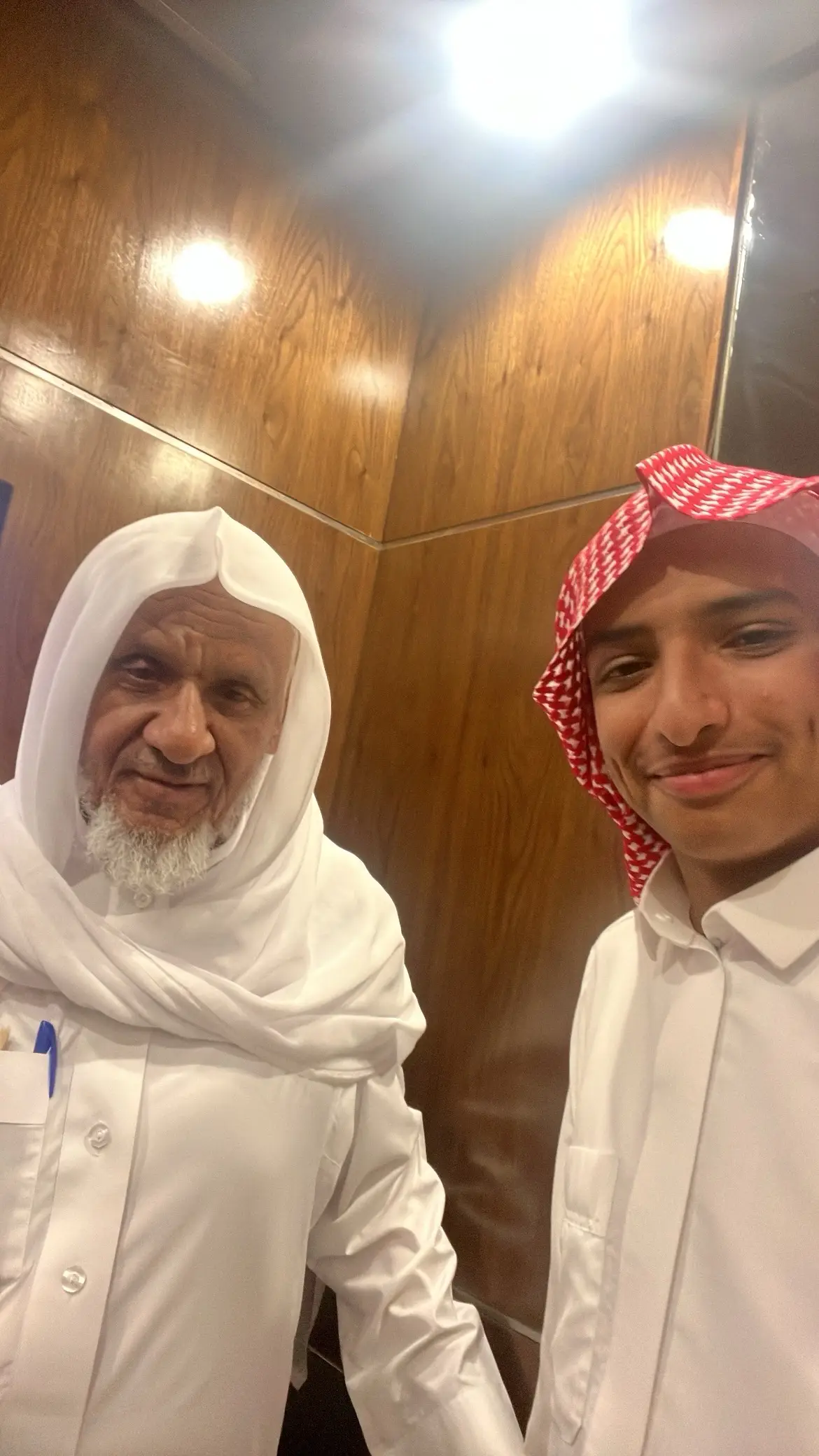 تشرفت بلقاء فضيلة الشيخ القارئ #أحمد_خليل_شاهين حفظه الله وأطال في عمره في #المدينة_المنورة 