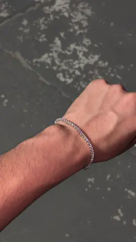 A riviera 2,5mm é uma joia Exclusiva da Piastri! Toda cravejada com pedras de zircônia, trazendo um brilho diferente 🥶 #joias #pulseiras #pulseirasmasculinas #prata925 #estilo 