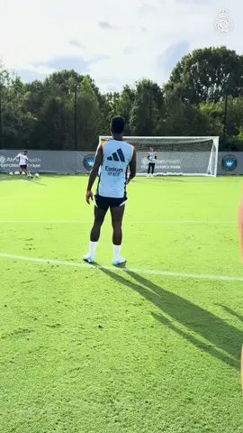 Vini jr and Brahim Diaz shooting😱⚽️ @Real Madrid C.F.   #freekickvids #tiktok #football #fyp #foryoupage #brahimdiaz #vinijr #vinicius #brahimdiazedit #realmadrid #realmadridfc #powershot #power #insane #knuckleball #apollo605k #fypage 