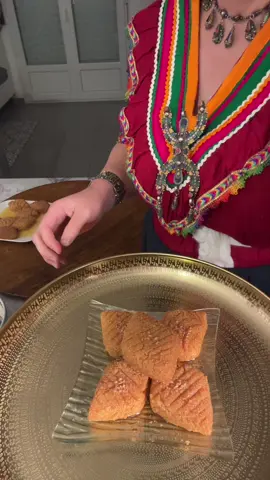 #LIVE #patisserie #amazighⵣ #LIVEhighlights #liveforthechallenge #culture #tiktoklive #kabyle #cuisinekabyle #kabyle_amazigh #traditional #tiziouzou15 #lessecretdefahima 