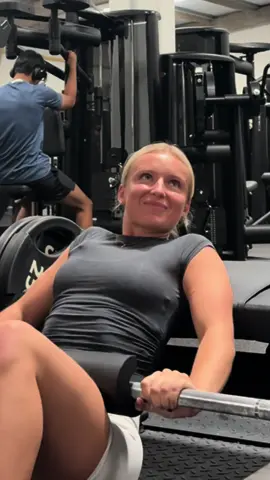 I dont think he’ll interrupt my hip thrusts again lol🤣 @DFYNE  ‘LILYLIFTS’ #gymcomedy #gymhumor #gymmemes #funnygym 