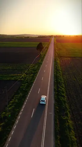 Chasing the horizon 🇷🇴 #roadtrip #roadtrippin #roadtrips #renault #renaultclio #romania #drone #dji #sunrise #CapCut #gta #grandtheftauto 