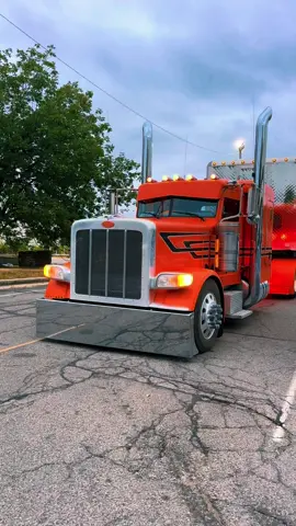Just movin the product get out my dm 👋 #foryoupage #peterbilt #peterbilt389 #peterbiltgang #trucktok🔥 #leftlanegang #viral #truckersoftiktok #i75northbound #softhands #truckin #trucktok 