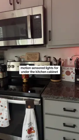 These motion sensor LED lights added such an extra touch to our kitchen 💡💡 #m#motionsensorm#montionsensorlightk#kitchenlightingk#kitchenlightinghacku#undercabinetlights