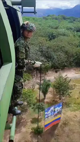 #asaltoaereo🦅💂🇨🇴 #ejercitodecolombia #Militar💚🇨🇴#viraltiktok 🏴‍☠️