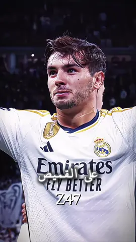 ريال الأناقة ريال التاريخ 🤍👑 #تصميم #كرة_قدم #ريال_مدريد #عصام_الشوالي #realmadrid #football #edit #fyp 