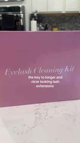 CLEAN THEM PLZ #fyp #xybca #lashes #diylashes #lashextensions 