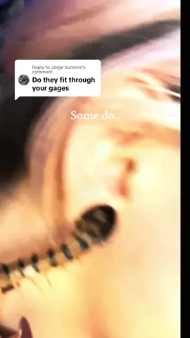 Replying to @Jorge bunions new earring! #exoticpets #art #jumpingspider #centipede #millipedes 