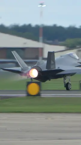 🇳🇴Norwegian Air Force F35 takes off from RAF Lakenheath #f35 #norway #airforce #lockheedmartin #takeoff #pilot #aviation 