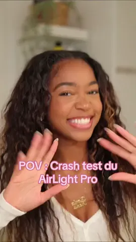Lisser sans lisseur ! Je teste le nouveau AirLight Pro de @L’Oréal Professionnel pleins de surprises... Lumière infrarouge, lissage express, et mes cheveux sont super doux 🤭. Je surkiffe ! 💇🏽‍♀️💖  #AirLightPro #lissage #haircaire #klavina #antonyellaptc 