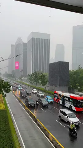 Vibes jakarta hujan deras 🥹  Mentahan vidio tanpa musik ada dibio. #vibesjakarta #jakartahujan #vibesjakartahujan #jakarta #fyp 