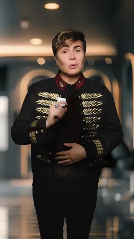 Got very dark black hair? 🖤⚡ When lightening it, you need to be careful and use specific techniques. Watch the video to learn how to do it safely and achieve the perfect result! ✨💇‍♀️ #HairLightening #SafeColoring #HairC#HairCareTipstenYourHair #hairtransformation