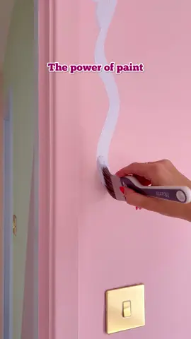 I love how a bit of paint and a couple of hours can totally transform a space 👩🏻‍🎨 a bit like the impact wallpaper has on a room, but bespoke 🤭 I used sample pots for most of these little projects. My sample pot cupboard is like my mug cupboard 😆 #painting #diydecor #interiors #homeinspo #featurewall #kitchen #livingroom #decorating 