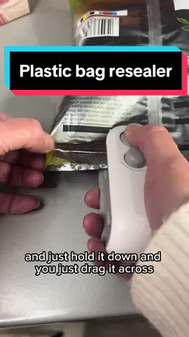 This plastic bag sealer is absolutely genius and it works and absolutely treat. Keep your food fresher for longer! #foodstorage #bagresealer #KitchenHacks #tiktokmademebuyit #keepfoodfresh 