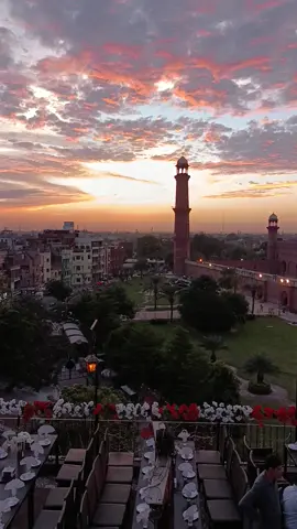Chain Of Lights with Badshahi Mosque View Contact for booking 03124033007 #nikkahceremony #foryou #007 #rooftop #food #foodstreet #lahore #haveli #restaurant #birthday 