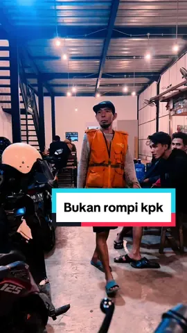 Pesona rompi oren 🟠🟠  #angkringan #angkringankufi #angkringanindonesia #pekalongan #fyp #viraltiktok #kawankufi ##kuliner  #CapCut 