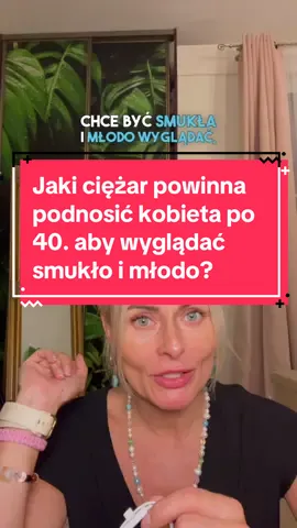 Czy wiesz jaki ciężar powinna podnosić kobieta 40+  która chce wyglądać smukło i młodo?  Otóż jeśli kobieta po 40 chce być smukła i młodo wyglądać, powinna przede wszystkim ćwiczyć regularnie. Ale nie tylko o regularność chodzi. Kobieta po 40 powinna ćwiczyć stretching, czyli rozciąganie, cardio o małej intensywności, czyli raczej szybki spacer niż bieganie oraz trening siłowy. Te trzy rodzaje ćwiczeń w jednym treningu są najlepszą opcją dla kobiet po 40, bo wtedy w najkrótszym czasie osiągnie najlepsze efekty.  Jesteś po 40. i chcesz być smukła, sprawna i gibka? Teraz możesz dołączyć do takich treningów w programie SEKRET  SZCZUPŁYCH 40-latek. Smukła Sprawna I Gibka.  A jaki jest najlepszy ciężar do podnoszenia dla kobiet po 40? To ciężar własnego ciała i najlepiej podnieść go najpierw z kanapy.  Powodzenia.🥰 Miłego treningu, baw się dobrze. Twoja trenerka Renata 🥰 #kobietapoczterdziestce #pilates #treningwdomu #sylwetka 