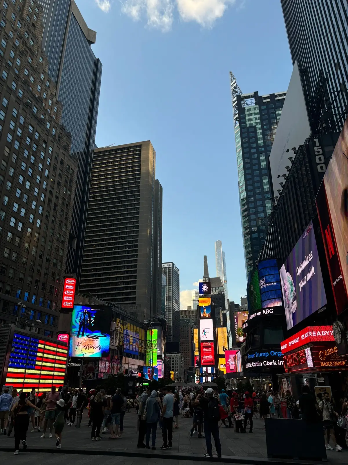 #newyork #newyorkcity #newyorker #newyorktravel #unitedstatesofamerica #american #traveltiktok #travel #travellife #traveltok #world #statueofliberty #timesquare #centralpark #gossipgirlhere #xoxogossipgirl #gossipgirl #empirestatebuilding #empirestateofmind #bronx #MoMa #twintowers #brooklynbridge 