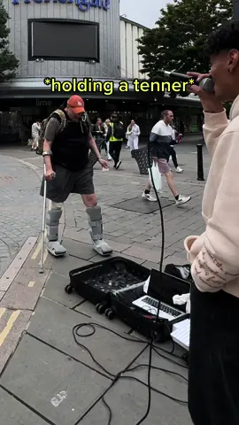 He walked all the way over with sore legs 🙏🏽 #fyp #foryou #singing #singer #busking #busker #public #reaction #heartbroken #heartbreak #sad #wholesome #standbyme 
