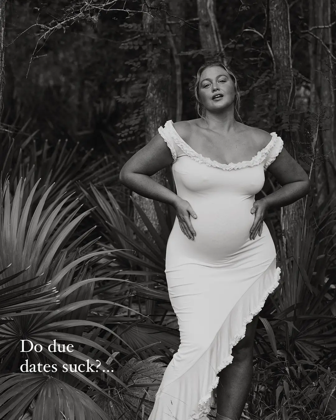my mom had to “dodge” calls from the hospital for 2 weeks as I was overdue and it seems so many of the mamas I know felt intense pressure as soon as 40 weeks came to create a plan and pick a date to be induced even though they said from day 1 that was not what they wanted to do. I find birth and birth stories fascinating but one thing I’ve learnt is to let go of all expectations and not hold on to the fear from others stories but know each of my births is unique to me and my babies and to not let any outside opinions take away from the fact that we both know the timing will be perfect for us Is there a fear you’re ready to release? Here is mine… I release the fear of going over my due date. I no longer fear having a bigger baby that could cause tearing. My baby will be healthy and come exactly when she’s destined to Photos taken by my doula emmyrobbindoula (ig) Assisted by itsjennaholmes (ig) #pregnancy #pregnant #motherhood #maternity #babygirl #momtobe #momlife #family #babybump #mom #pregnantbelly #mumtobe #mama #pregnantlife #preggo #mother #mommytobe #pregnancyjourney #pregnancylife #mumlife #babyontheway #parenthood #expecting  
