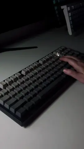 #Fyp #trend #xuhuong  #review #bànphímcơ #keyboard #keyboardsounds #switch #kicap #decor #pcgaming #viral #thinhhanh #congnghe #nghiendecor #aula #pc #bogearvn #chuotgaming #GamingSetup #ngheosetup #nghiensetup #setup #thanhcongnghe #desktour #dcgr #xh #K550 Blue Switch Màu Hồng #aula #f75 #k82 #led #rgb 