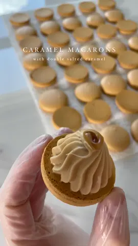 Caramel macarons ✨ Do you love caramel? Check out these macarons with double salted caramel! Whipped caramel with a touch of vanilla and a liquid salted caramel center. The perfect combination of flavors! #macaron #macarons #reels__tiktok  #MacaronMagic #austin #Recipe #macaronsrecipe #banana #latte #coffee #bananamacarons #fall #hazelnutmacarons #chocolate #chocolateganache #callebaut #cacaobarry #ganache #frenchmeringue #frenchmacarons