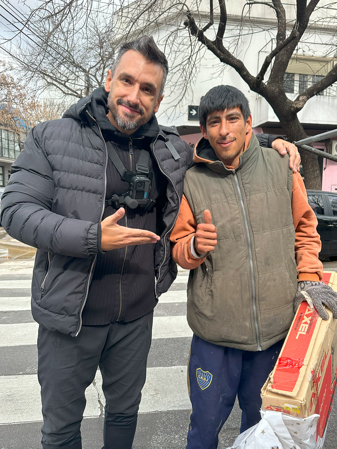 Sueña algo tan fuerte 💭✨ hasta que se haga realidad 🌟. Con determinación y fe, todo es posible 🙌!  Ayer les presenté a Santiago, y hoy les muestro un regalo que le hicimos.  Él me contó que siempre mira nuestros videos y pensaba 