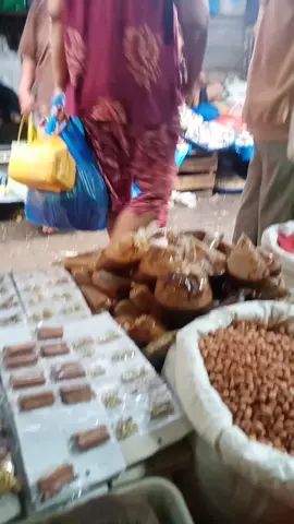 berjualan sambil bertiktok kehidupan Tran masa kini 
