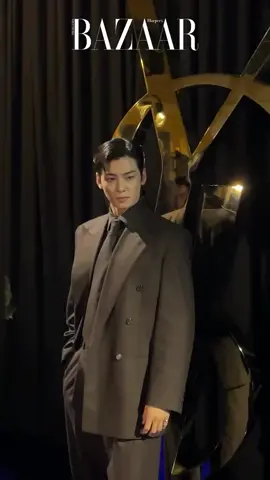 #BAZAARRunway ศิลปินหนุ่มมากความสามารถ Cha Eun-woo ร่วมชมแฟชั่นโชว์คอลเลกชั่นฤดูใบไม้ผลิ/ฤดูร้อน 2025 จาก Saint Laurent ภายใต้การออกแบบของ Anthony Vaccarello ที่จัดขึ้น ณ กรุงปารีส ฝรั่งเศส  #YSL #YvesSaintLaurent #SaintLaurent #ChaEunWoo #BAZAARThailand 