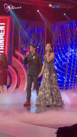 Mike ( @caesar_hito ) & Raisa ( @esta.pramanita ) terlihat romantis berdansa di acara malam ini😍💗 #SCTVSpesial #InfotainmentAwards #IA #IA2024 #InfotaintmentAwards2024 #fyp #fypシ #TikTokTainment #myheartsctv 