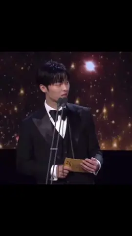 미친.. 너무 이쁘다 #서울드라마어워즈 #시상자 #최현욱 #choihyunwook 