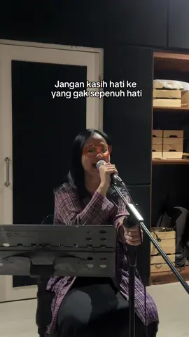 Jangan kasih kalau dia masih 1/2 hati sama kamu ☝️ #astridsartiasari #takingin #musikviral #musikditiktok 