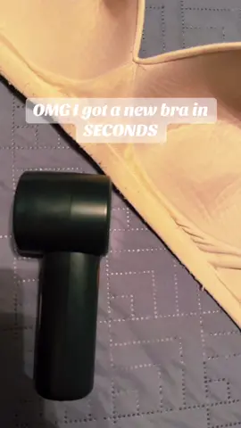 YALL THIS THING IS MY NEW FAVORITE TTS ITEM!!  #laundryhack #foryou #giftideas #lintroller #lintremover #ttshop #viral #fypage #newbra #seconds 