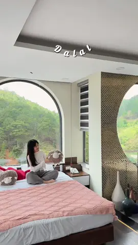 Chiếc phòng view chill ngắm mây trời và ngắm người yêu… 💓💓 #vinhmayhotel #vinhmaydalat #khachsanhoboi #khachsanviewdep #bontam 