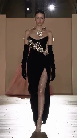 Tamara Ralph Haute Couture FW’ 24-25 #tamararalph #fashion #fashionweek #Runway #fashionmodel #fashionstyle #fashiontiktok #Runway #SuperModel #catwalk #hautecouture 