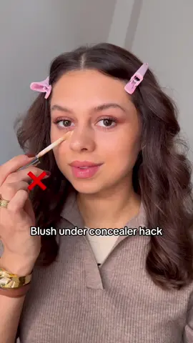 Blush UNDER your concealer looks so much better! 💖 Do you agree? 💄 #beautyhacks #hack #blush #concealer 