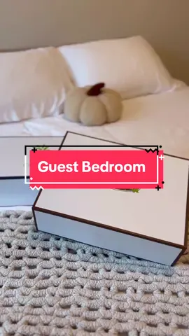 Ready to officially begin hosting thanks to our luxurious new bedding from @Cariloha 🫶🏼🍂🛏️🐶 Use my code ROBIN30 to upgrade your bedding for the fall! #fallbedding #falldecor #guestbedroom 