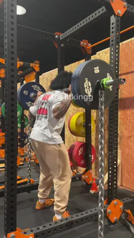 Todo 4-5x10. 1:45 second rest. #thefitkingg 