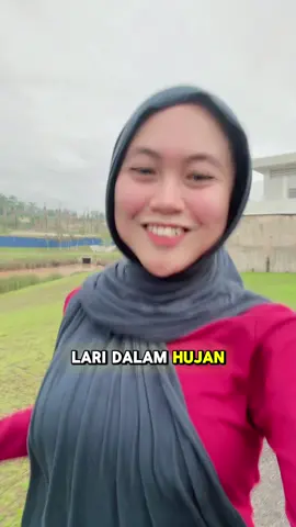 Lari dalam hujan ❤️ #einaaziq #KeinaCocoa 