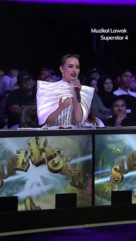 Pentas fantasi komedi muzikal minggu pertama telah pun melabuhkan tirai, kesemua penglipur lara telah pun berjaya untuk berdekah kah kah Jom Usha Muzikal Lawak Superstar 4 kembali bertemakan Penglipur Lara Hikayat Berdekah Kah Kah Setiap hari Ahad 9pm di Astro Warna dan Strim melalui Astro Go dan sooka #MuzikalLawakSuperstar4 #AstroBaharu #JomUsha