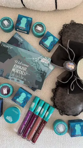 this haunted mansion collab from @ColourPop Cosmetics 😍 #disney #hauntedmansion #makeup #colourpop #disneyhalloween #makeupproducts #unboxing #disneymakeup #makeup #makeupunboxing  #disney #disneygirl #oogieboogiebash 