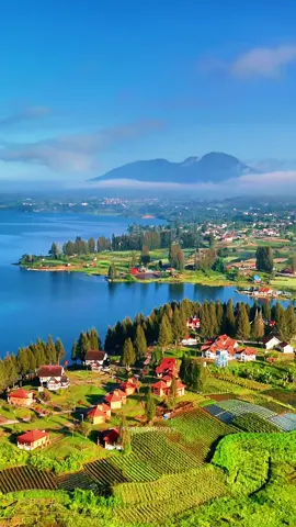 Ketika jalan-jalan ke swiss tapi masih di indonesia, kok bisa? . . #alahanpanjangvibes #alahanpanjang #dialahanpanjangaja #nature #cihuyyy #dronevideo #djiindonesia #djiair3 